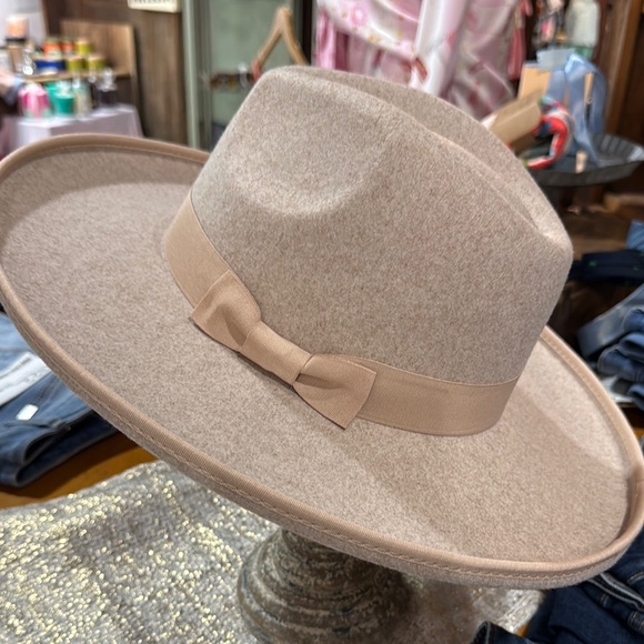 Elegant Tan Women's Fedora Hat - Picture 1 of 1